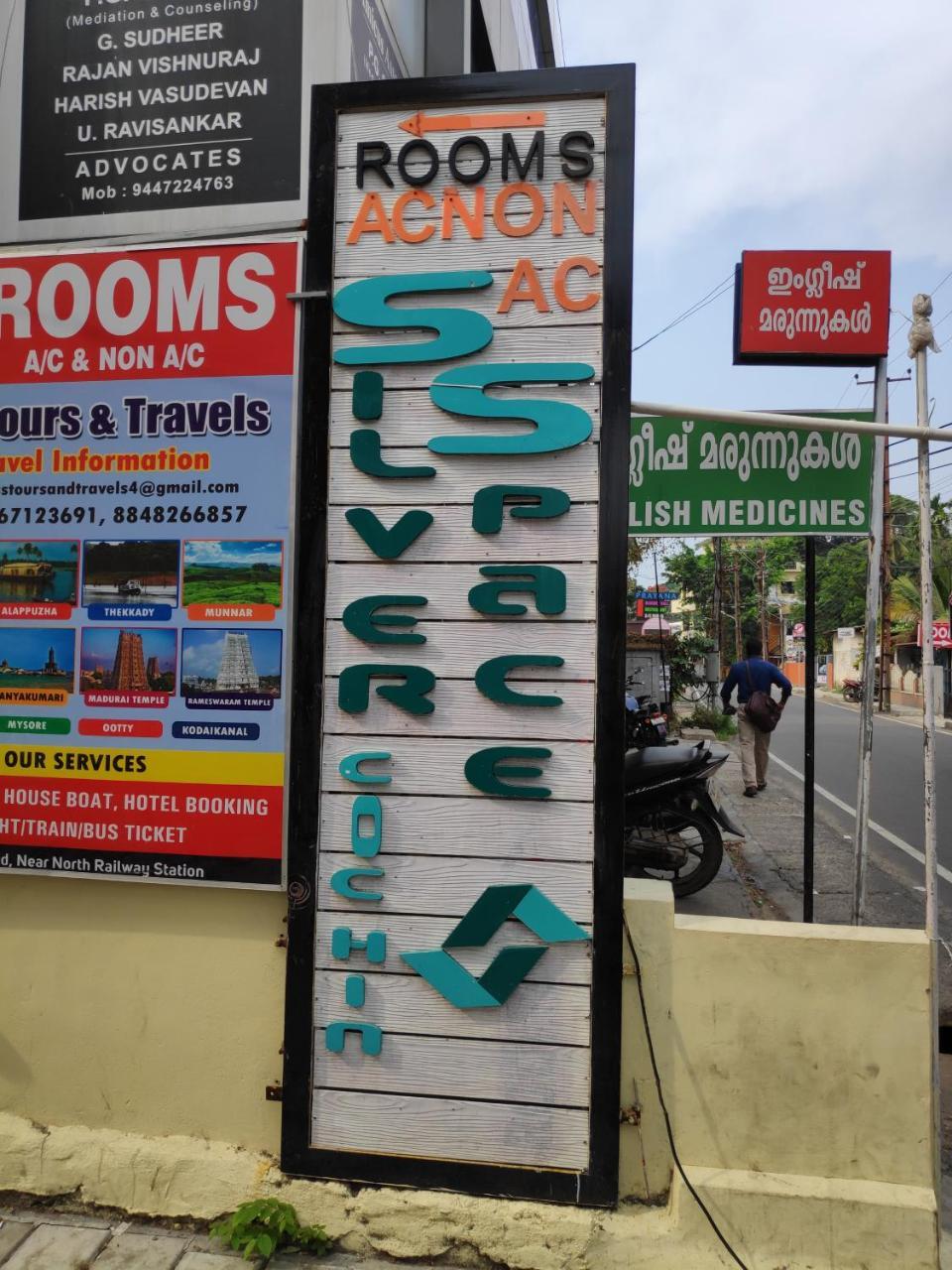 Hotel Silver Space Ernakulam Kültér fotó