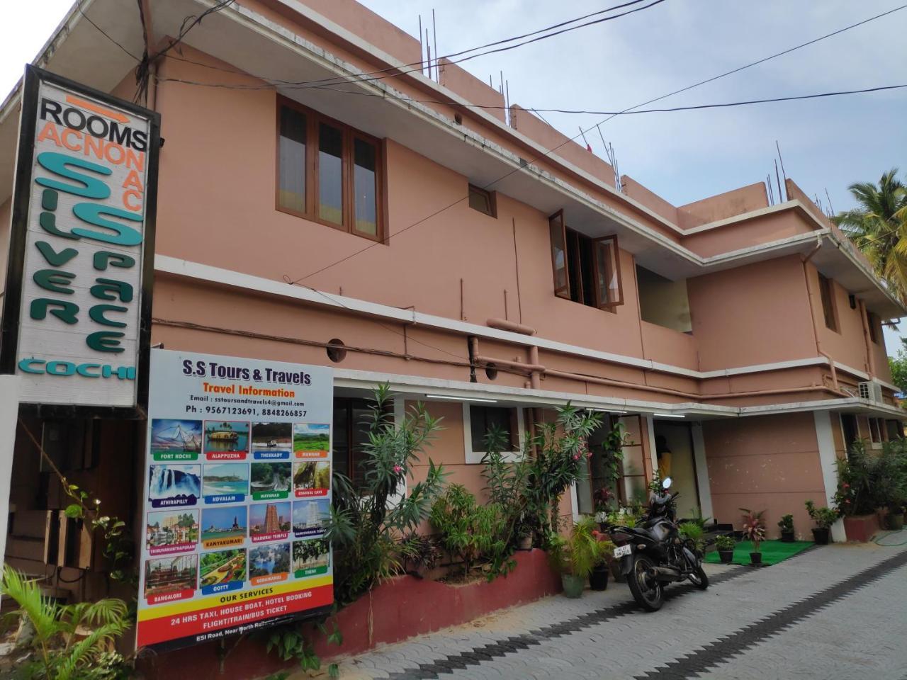 Hotel Silver Space Ernakulam Kültér fotó
