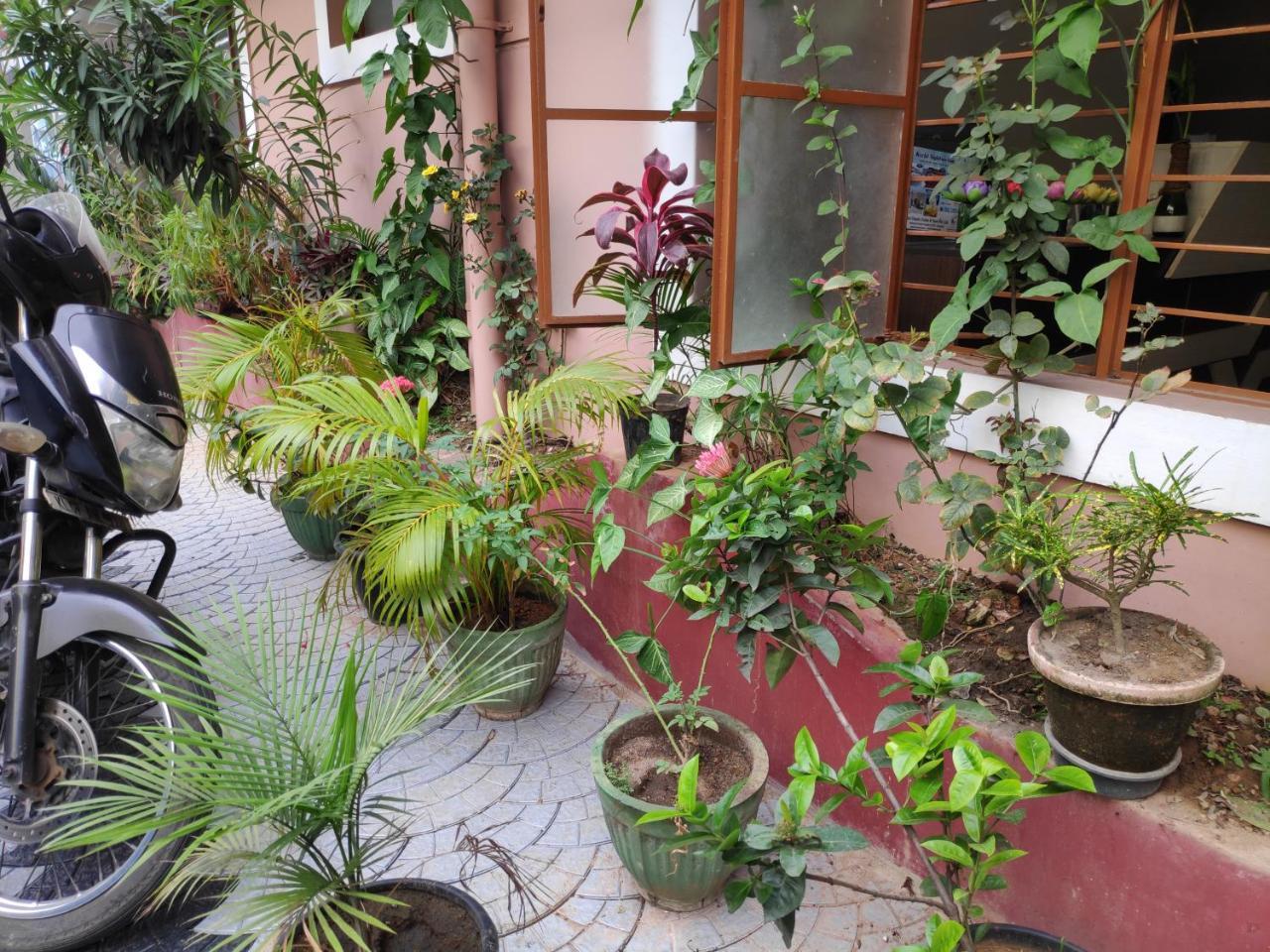 Hotel Silver Space Ernakulam Kültér fotó