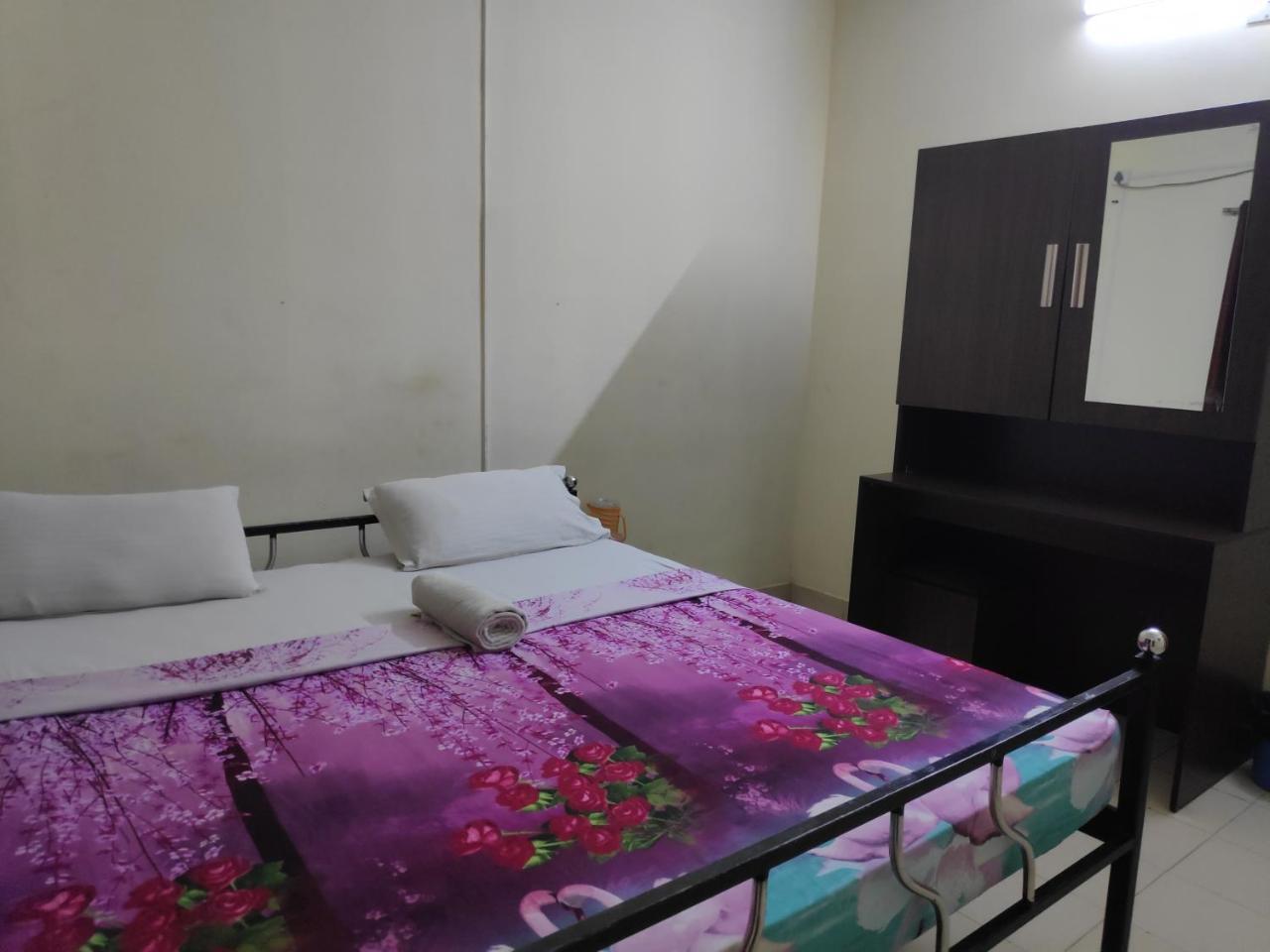 Hotel Silver Space Ernakulam Kültér fotó