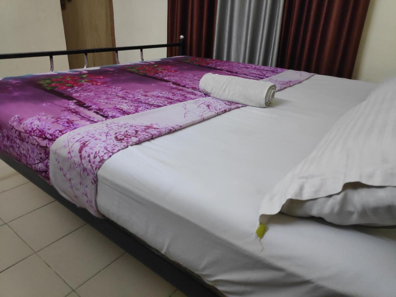Hotel Silver Space Ernakulam Kültér fotó