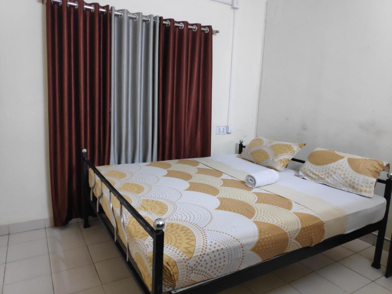 Hotel Silver Space Ernakulam Kültér fotó