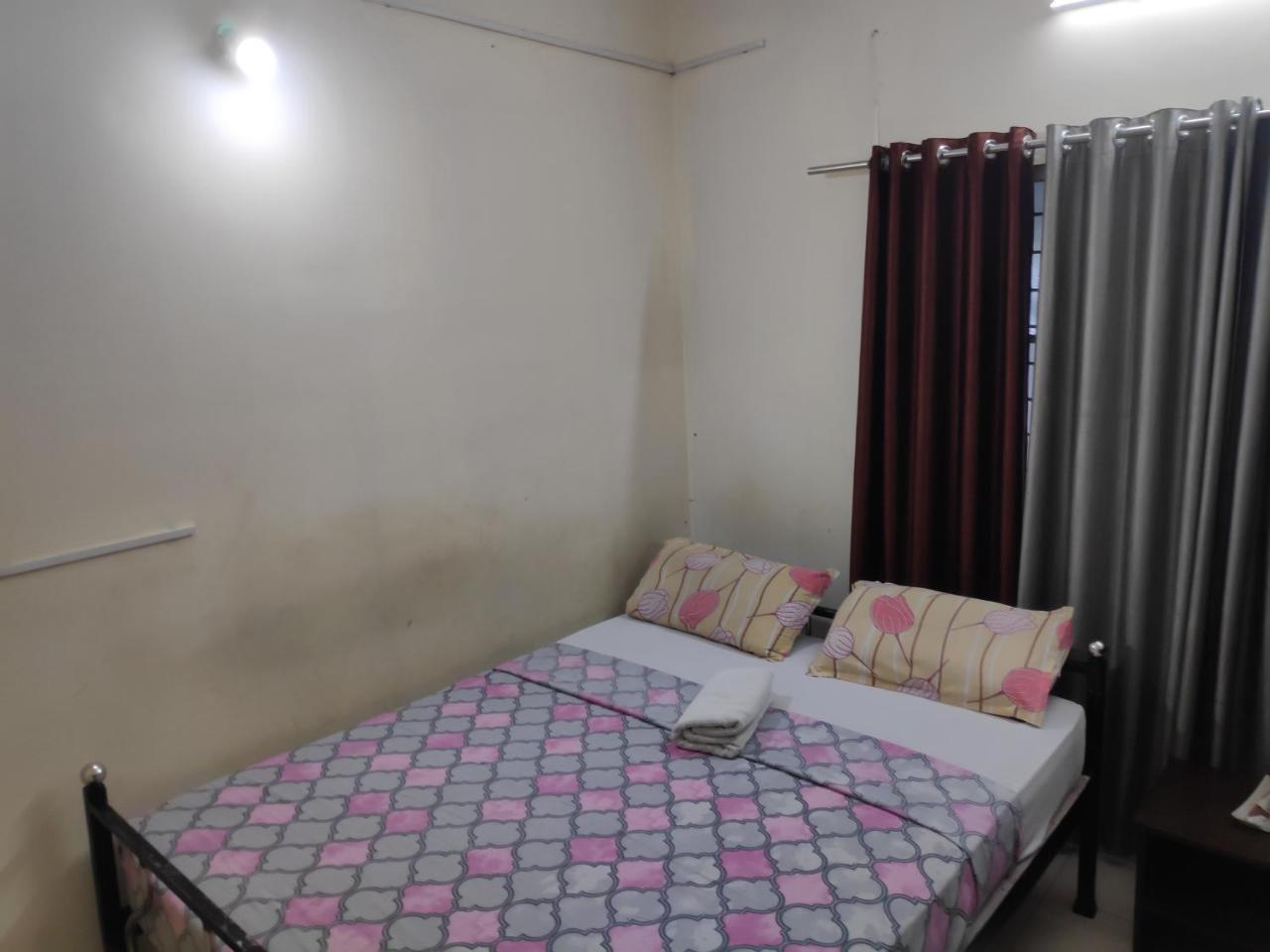 Hotel Silver Space Ernakulam Kültér fotó